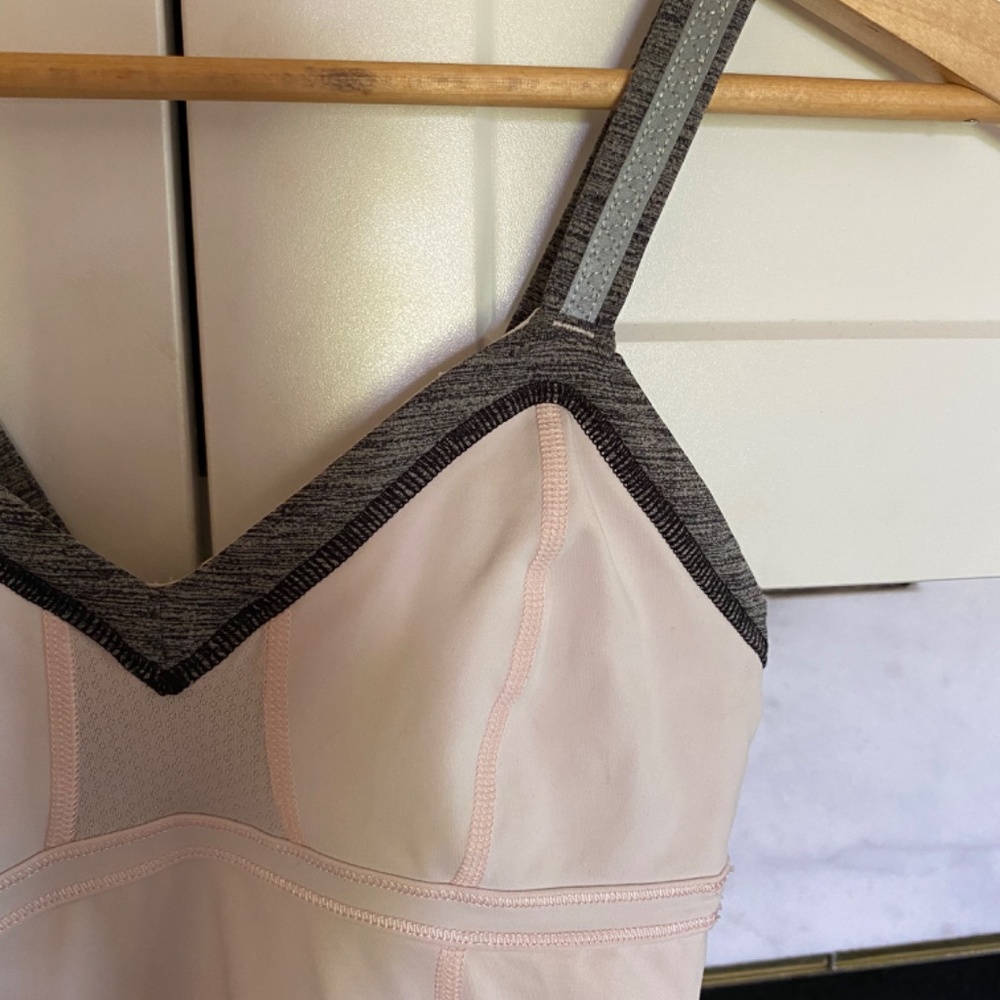 Lululemon - Picture 3 of 15
